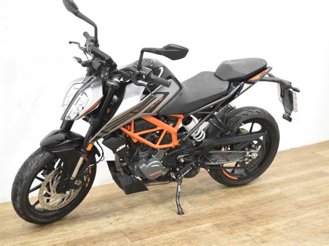 Comprar KTM DUKE 125 2022 de segunda mano KTM DUKE 125 2022 de segunda mano