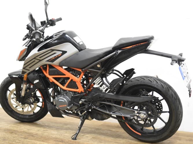 Comprar KTM DUKE 125 2022 de segunda mano KTM DUKE 125 2022 de segunda mano