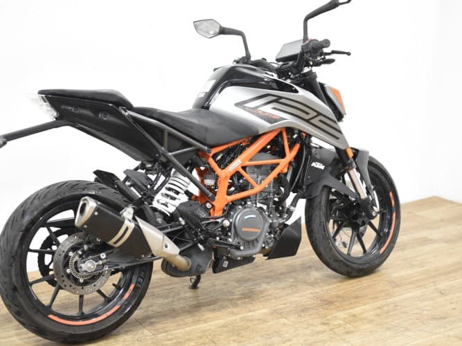 Comprar KTM DUKE 125 2022 de segunda mano KTM DUKE 125 2022 de segunda mano