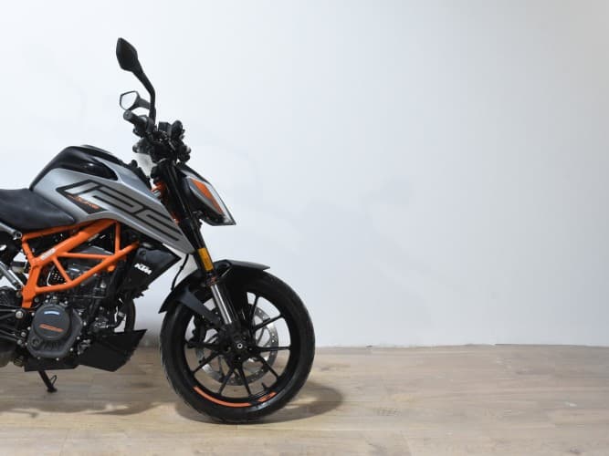 Comprar KTM DUKE 125 2022 de segunda mano KTM DUKE 125 2022 de segunda mano