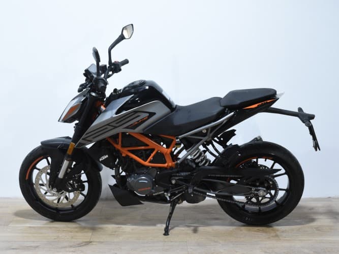 Comprar KTM DUKE 125 2022 de segunda mano KTM DUKE 125 2022 de segunda mano