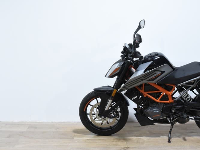 Comprar KTM DUKE 125 2022 de segunda mano KTM DUKE 125 2022 de segunda mano
