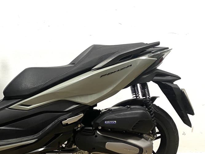 HONDA FORZA 125 2022 de segunda mano