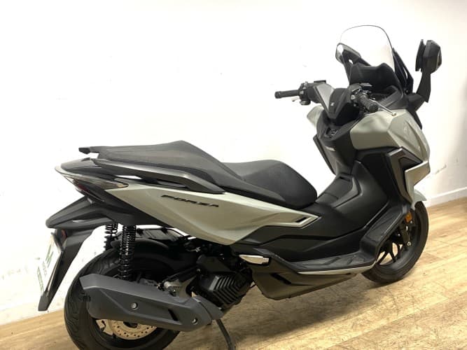 HONDA FORZA 125 2022 de segunda mano