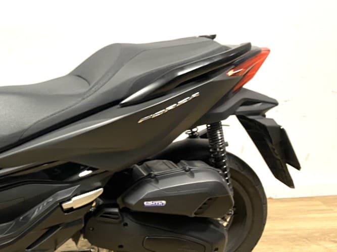 HONDA FORZA 125 2023 de segunda mano