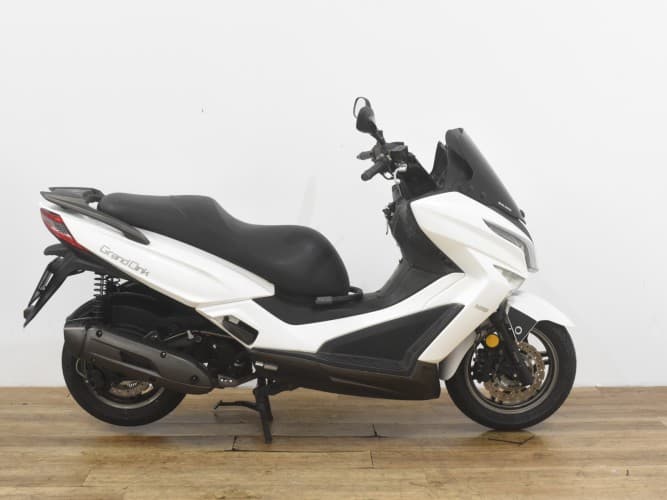 Comprar KYMCO GRAND DINK 125 2017 de segunda mano KYMCO GRAND DINK 125 2017 de segunda mano