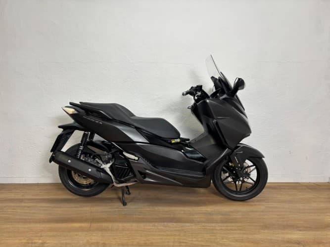 HONDA FORZA 125 2016 de segunda mano