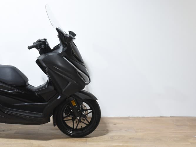 HONDA FORZA 125 2024 de segunda mano
