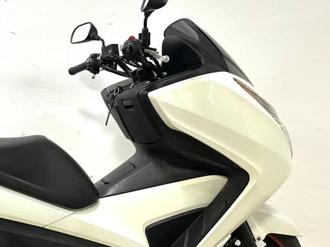 HONDA FORZA 300 2014 de segunda mano