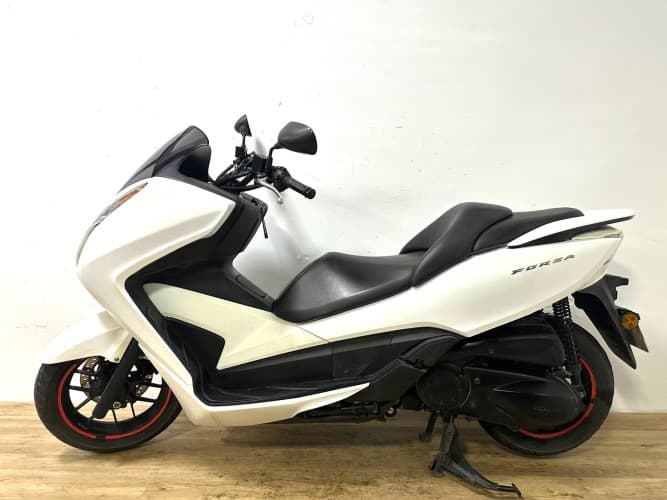 HONDA FORZA 300 2014 de segunda mano