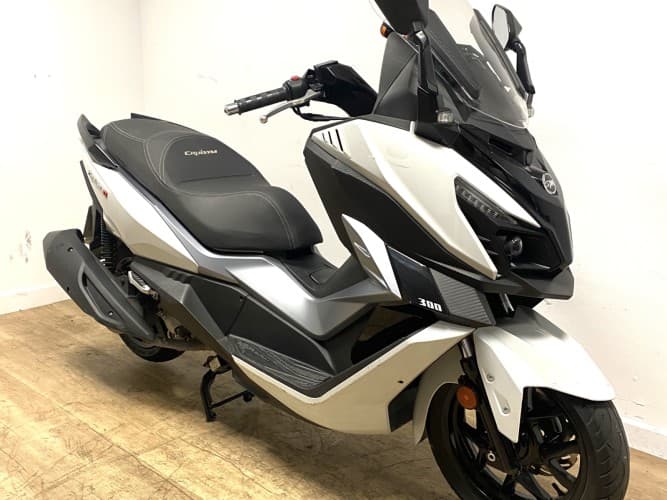 Comprar SYM CRUISYM 300 2022 de segunda mano SYM CRUISYM 300 2022 de segunda mano