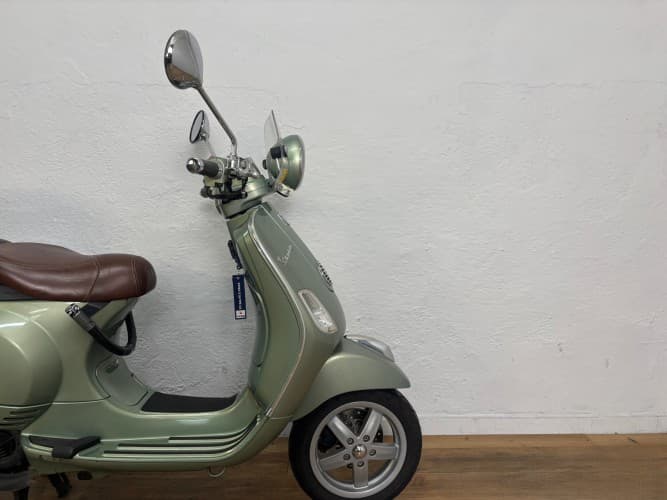 PIAGGIO VESPA 125 LXV 2013 de segunda mano