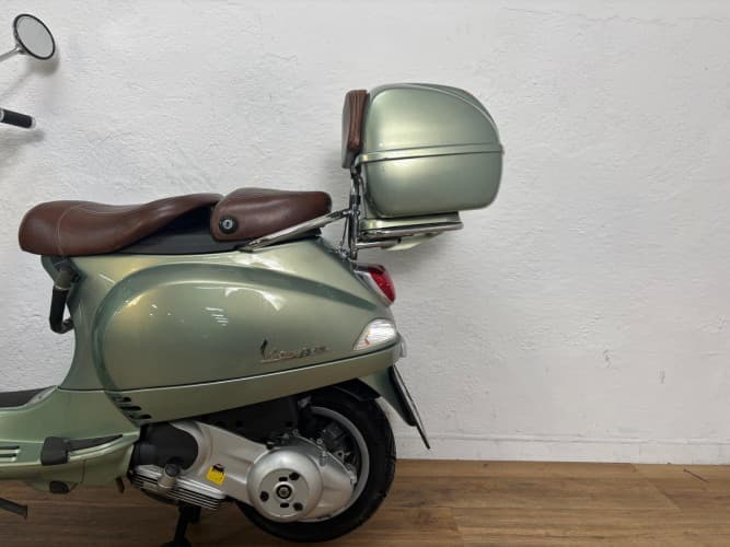 PIAGGIO VESPA 125 LXV 2013 de segunda mano