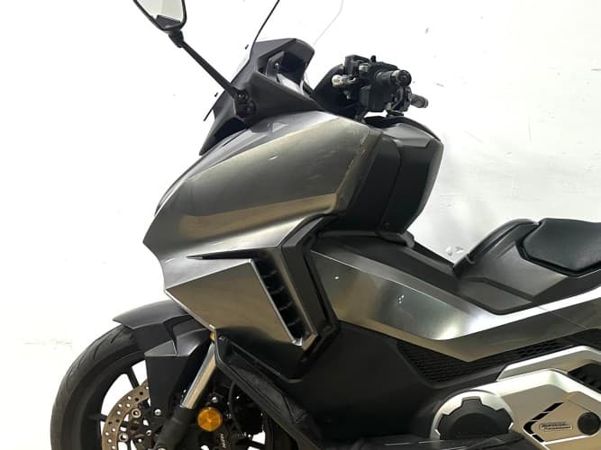 HONDA FORZA 750 2023 de segunda mano