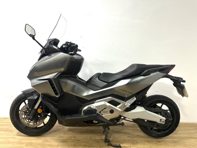 HONDA FORZA 750 2023 de segunda mano