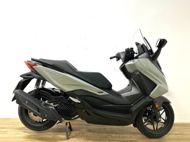 HONDA FORZA 125 2023 de segunda mano
