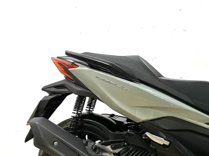 HONDA FORZA 125 2023 de segunda mano