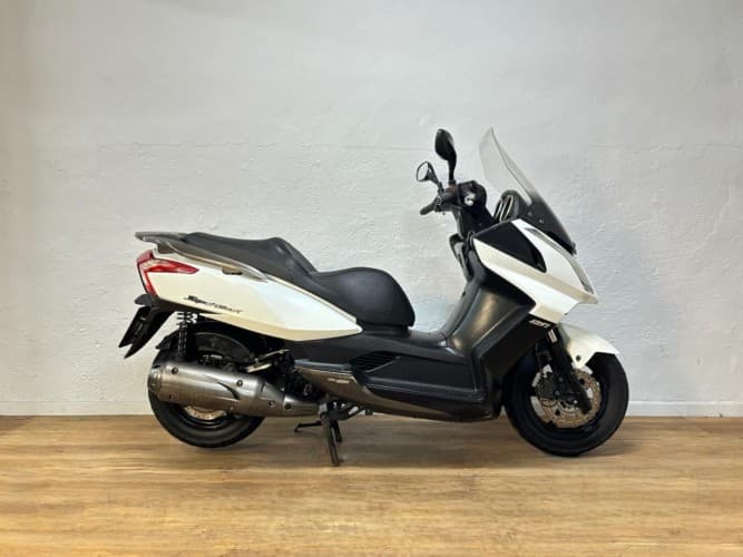 Comprar KYMCO SUPER DINK 125 2015 de segunda mano KYMCO SUPER DINK 125 2015 de segunda mano