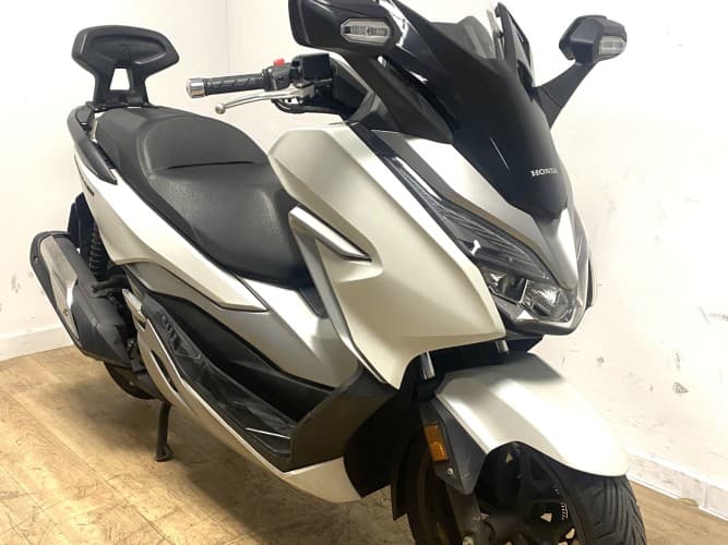 HONDA FORZA 300 2018 de segunda mano