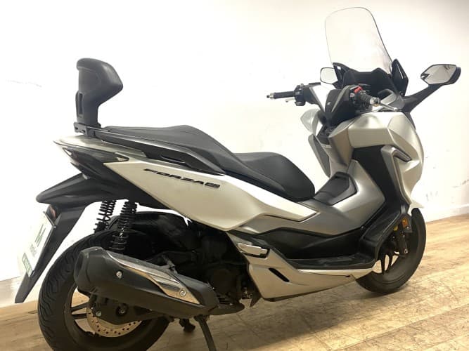 HONDA FORZA 300 2018 de segunda mano