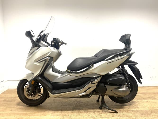 HONDA FORZA 300 2018 de segunda mano