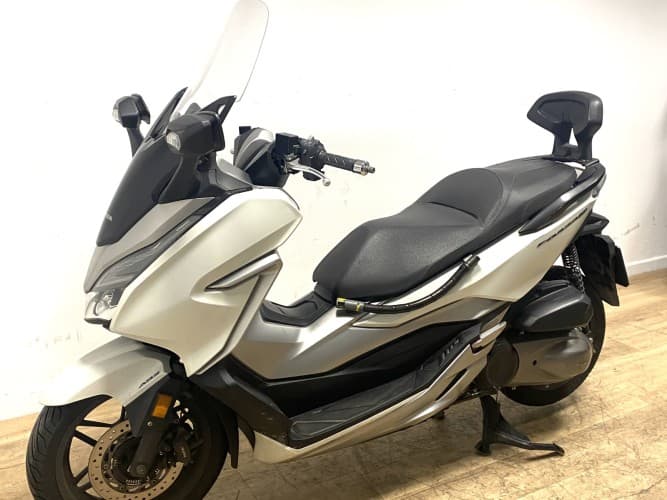 HONDA FORZA 300 2018 de segunda mano