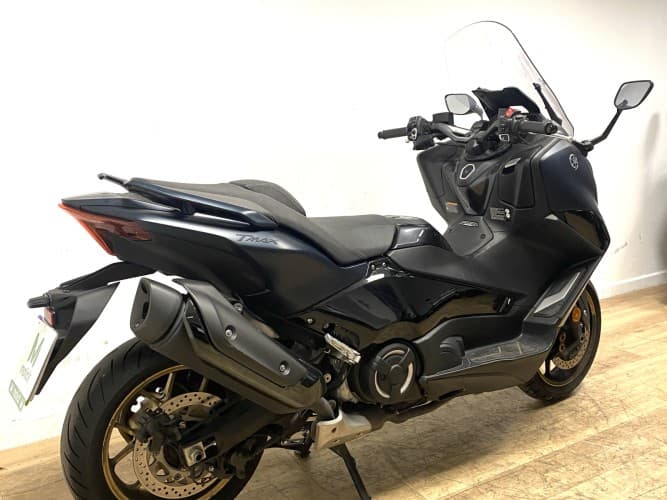 YAMAHA TMAX 560 TECH MAX 2023 de segunda mano