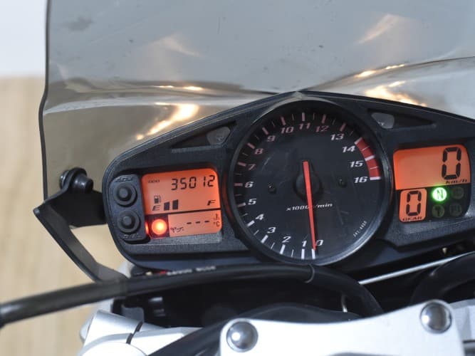 SUZUKI GSR 600 (A) 2007 de segunda mano