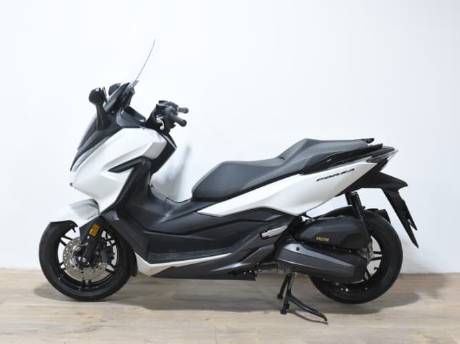 HONDA FORZA 125 2018 de segunda mano