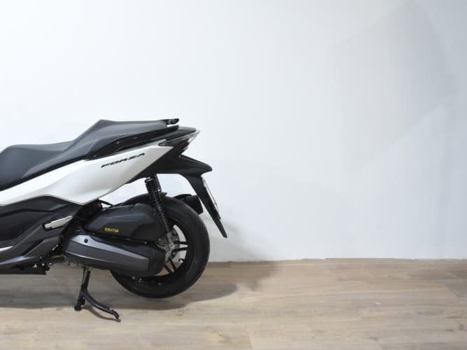 HONDA FORZA 125 2018 de segunda mano