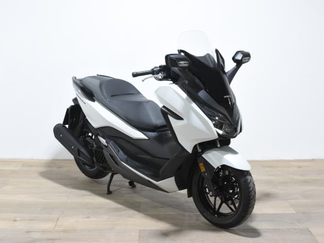 HONDA FORZA 125 2018 de segunda mano