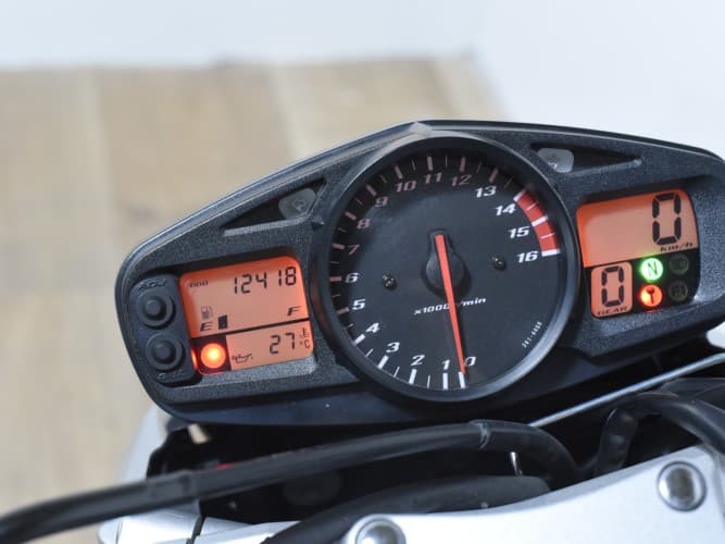 Comprar SUZUKI GSR 600 2007 de segunda mano SUZUKI GSR 600 2007 de segunda mano