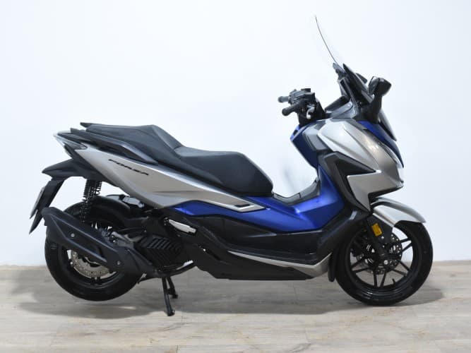 HONDA FORZA 125 2022 de segunda mano