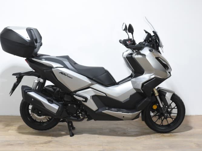 HONDA ADV 350 2023 de segunda mano