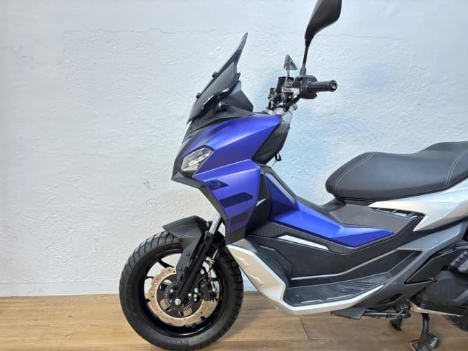 APRILIA SR GT 125 2024 de segunda mano