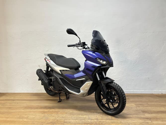 APRILIA SR GT 125 2024 de segunda mano