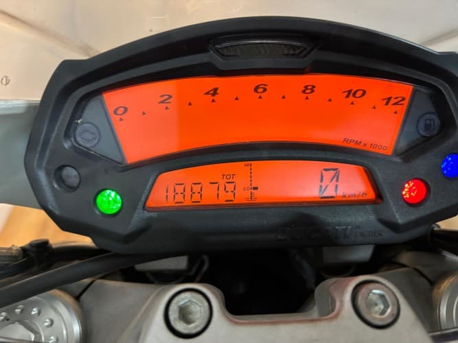 Comprar DUCATI MONSTER 699 (A2) 2010 de segunda mano DUCATI MONSTER 699 (A2) 2010 de segunda mano