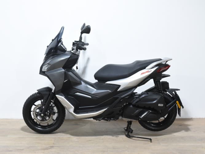 Comprar APRILIA SR GT 125 (IVA DEDUCIBLE) 2024 de segunda mano APRILIA SR GT 125 (IVA DEDUCIBLE) 2024 de segunda mano