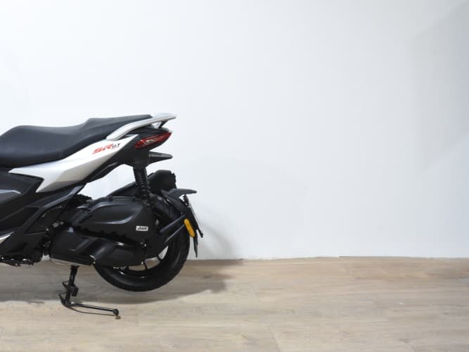 Comprar APRILIA SR GT 125 (IVA DEDUCIBLE) 2024 de segunda mano APRILIA SR GT 125 (IVA DEDUCIBLE) 2024 de segunda mano