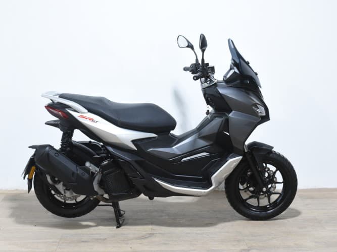 Comprar APRILIA SR GT 125 (IVA DEDUCIBLE) 2024 de segunda mano APRILIA SR GT 125 (IVA DEDUCIBLE) 2024 de segunda mano