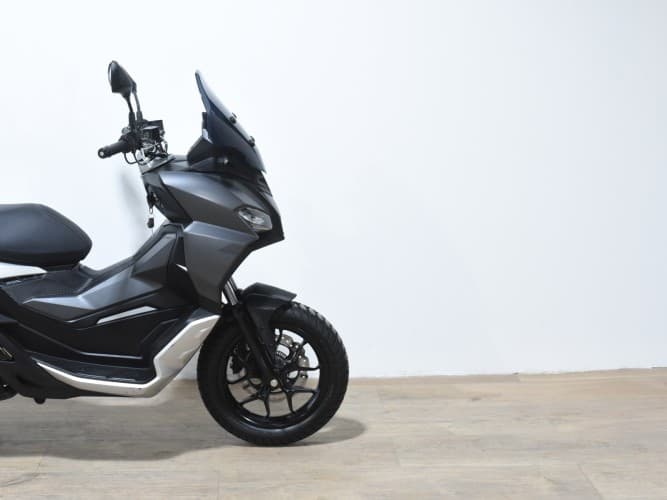 Comprar APRILIA SR GT 125 (IVA DEDUCIBLE) 2024 de segunda mano APRILIA SR GT 125 (IVA DEDUCIBLE) 2024 de segunda mano