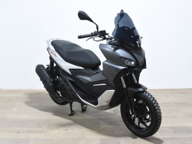 Comprar APRILIA SR GT 125 (IVA DEDUCIBLE) 2024 de segunda mano APRILIA SR GT 125 (IVA DEDUCIBLE) 2024 de segunda mano