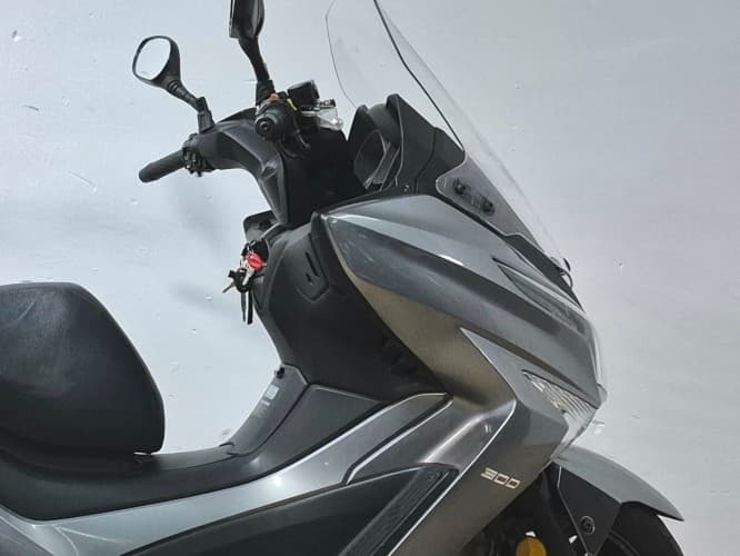 Comprar KYMCO GRAND DINK 300 2020 de segunda mano KYMCO GRAND DINK 300 2020 de segunda mano