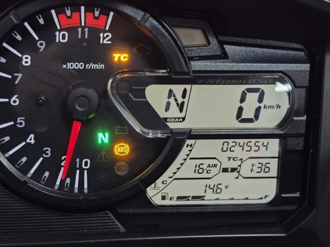 Comprar SUZUKI V STROM 650 XT (TOP CASE) 2021 de segunda mano SUZUKI V STROM 650 XT (TOP CASE) 2021 de segunda mano