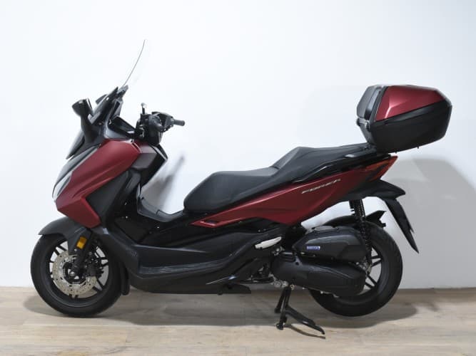 HONDA FORZA 125 2023 de segunda mano