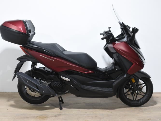 HONDA FORZA 125 2023 de segunda mano