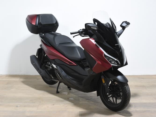 HONDA FORZA 125 2023 de segunda mano