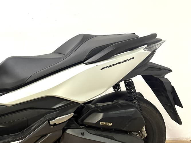 HONDA FORZA 125 2021 de segunda mano