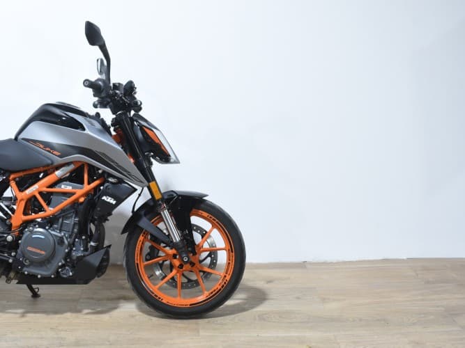 Comprar KTM DUKE 390 2023 de segunda mano KTM DUKE 390 2023 de segunda mano