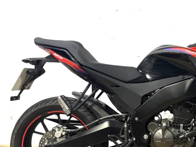 APRILIA TUONO 125 2024 de segunda mano